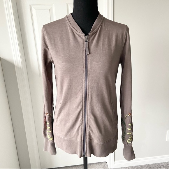 Evy’s  Tree The Alana Floral Embroidery Jacket - Picture 2 of 16